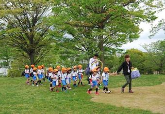 「九条公園」へ春の遠足に出かけました