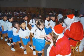 英語による「クリスマス会」を楽しみました