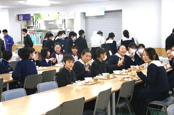 M2生（小6）卒業給食を行いました