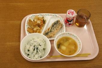 給食試食会を行いました