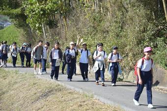 中1学年で社会見学を実施しました