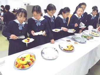 卒業給食を実施しました