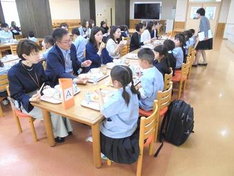 P1給食試食会を行いました