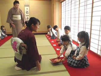 年長組が礼法を教わりました