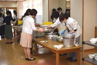 P1給食試食会を行いました