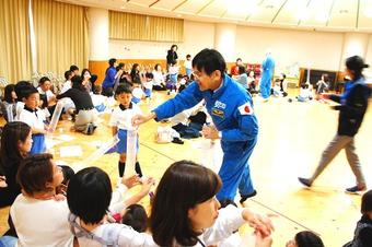 「親子でロケットを作ろう」を開催しました