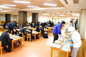 冬の授業見学会＆給食試食会を行いました