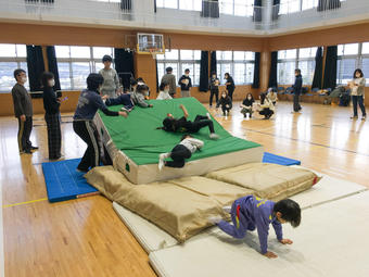 親子でわくわく体づくり！スッパマン先生の特別授業