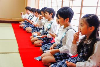 年長児が礼法を行いました