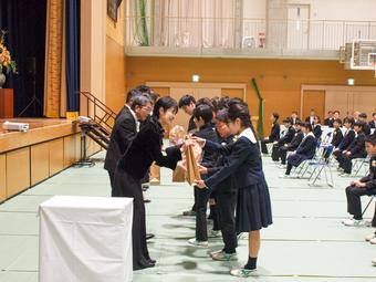 令和5年度奈良学園小学校卒業証書授与式を挙行しました