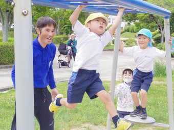 年中児と年長児が春の遠足へ出かけました