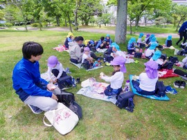 年中児と年長児が春の遠足へ出かけました