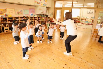 年少組は今日も給食の時間を楽しみました