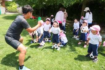 「体育の先生と遊ぼう」を行いました