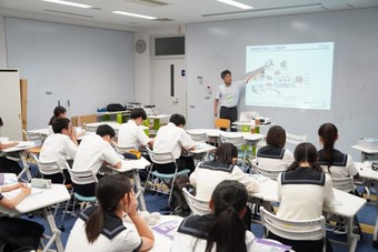【進路指導】大学の先生による模擬授業（法学）を実施しました