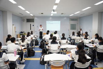 【進路指導】大学の先生による模擬授業（法学）を実施しました