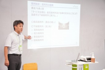【進路指導】大学の先生による模擬授業（法学）を実施しました