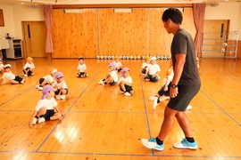 体育の先生と遊ぼうを行いました