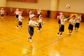 体育の先生と遊ぼうを行いました