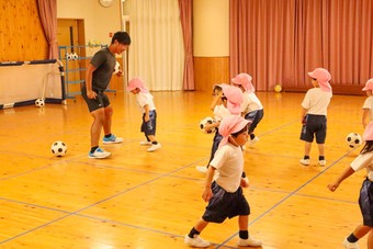 体育の先生と遊ぼうを行いました