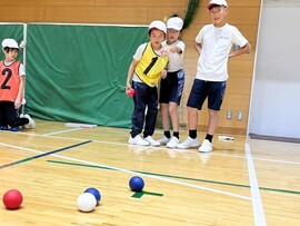 P４生、ボッチャに挑戦！楽しさと学びの一日