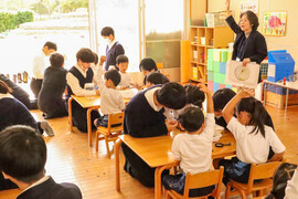 水中の生き物観察会を行いました