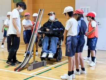 P４生、ボッチャに挑戦！楽しさと学びの一日