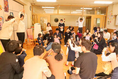 体験入園、2歳児・満3歳児保育いちご組入会説明会を行いました