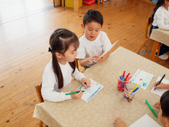 「小さな生き物かるた」づくりに挑戦しました
