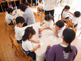 「小さな生き物かるた」づくりに挑戦しました