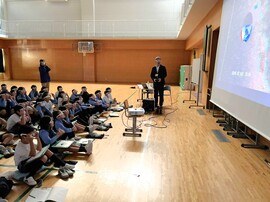 Ｐ４生が感動！宇宙を学ぶ理科特別授業