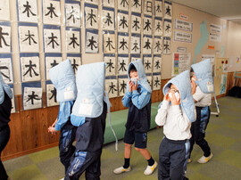 小中高合同地震防火避難訓練を行いました