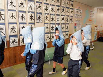 小中高合同地震防火避難訓練を行いました