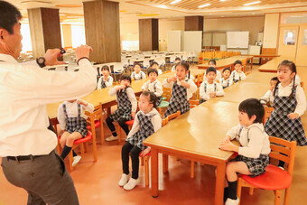 小学校体験授業を行いました