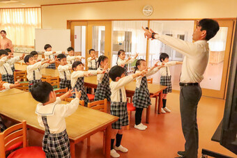 小学校体験授業を行いました