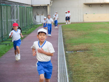 マラソン大会前の総合グラウンド