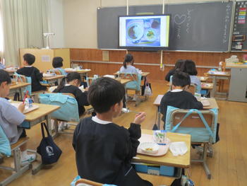 １年生も給食開始です！