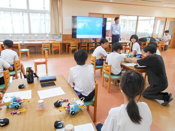 プログラミングでロボット体験