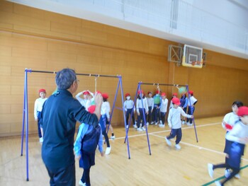 スッパマン先生と楽しく体を動かそう