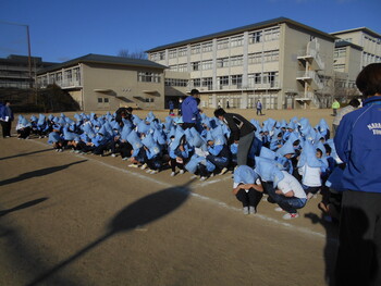 静かに素早く 避難訓練