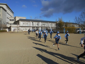 静かに素早く 避難訓練