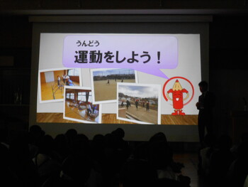 全校朝礼にジャンピングロープマン現れる！