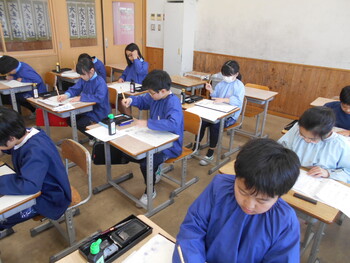 手作りの和紙を使って