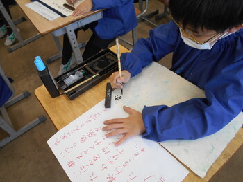 手作りの和紙を使って