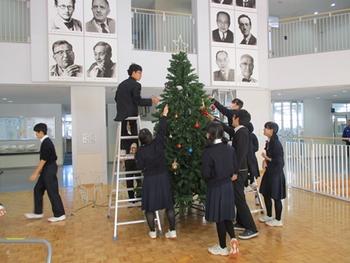 【古川】クリスマスツリー設置