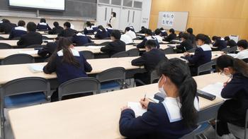 学校生活について語る会を開催