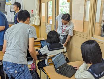 奈良先端科学技術大学院大学アカデミックボランティアによる理科実習