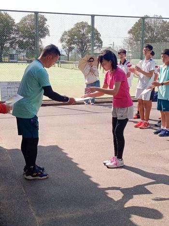 奈良県中学生テニス選手権大会団体男子優勝・女子準優勝