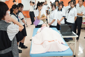 大学探訪（医療系）を実施しました