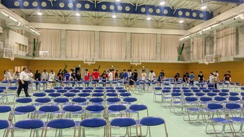 広報イベントを手伝ってくれる生徒たち